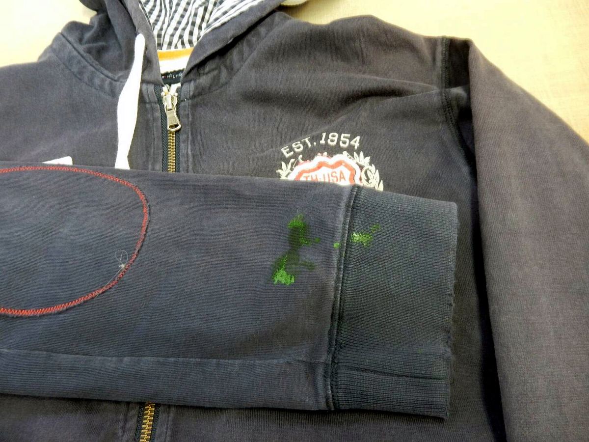 アクリル絵の具のシミ Before